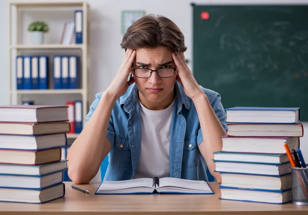 Teen struggling with disorganization, overwhelmed by homework
